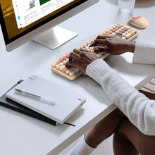 Charger l'image dans la galerie, MOFII pastel wireless mouse with an ergonomic contoured design for all-day comfort